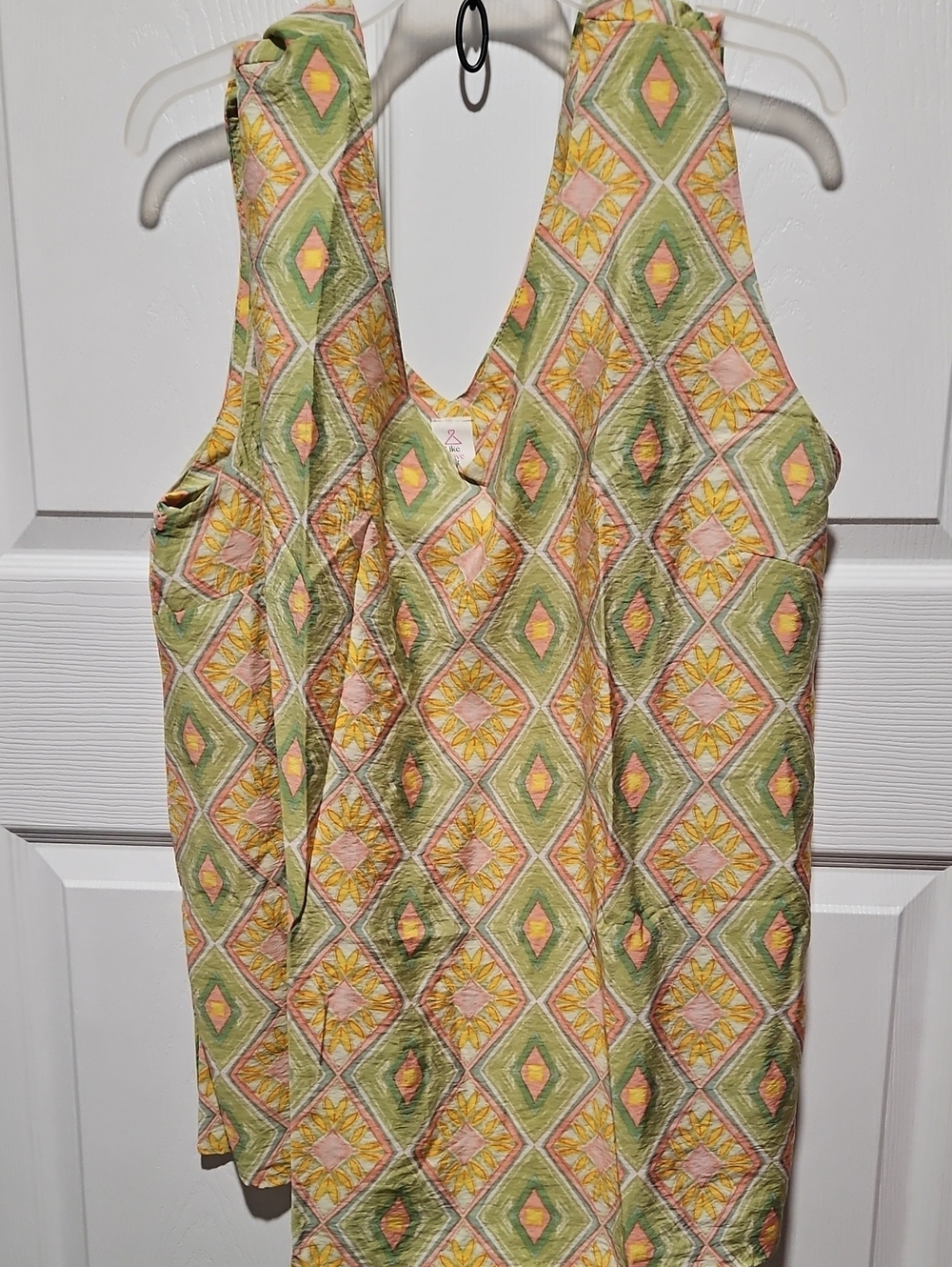 Sunburst Diamond Print Sleeveless Tank Top in Green and Pink
